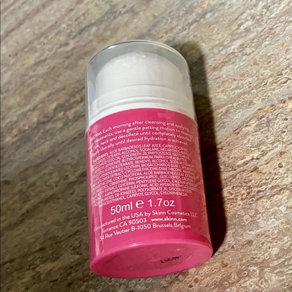 New Dermalift micro- sculpting Day Cream by SKINN - Picture 3 of 16